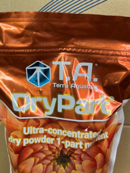 Удобрение Maxi Bloom 1 кг (Dry Part Terra Aquatica)