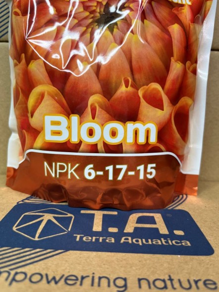 Удобрение Maxi Bloom 1 кг (Dry Part Terra Aquatica)